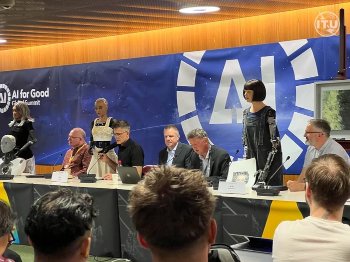 roboty humanoidalne podczas konferencji