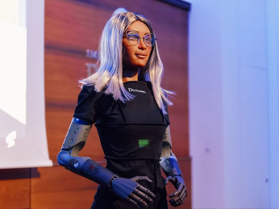 humanoidalny robot Mika